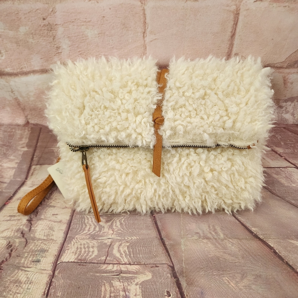 Universal Thread Beige Wristlet Sherpa Fuzzy Clutch Purse NWT Zip Foldover